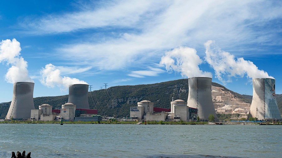 Are nuclear power plants protected in France? Greenpeace had no problems breaking in (VIDEO)