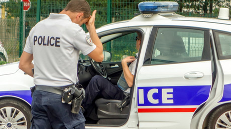 Police open fire on car carrying 9 migrants in Calais - reports