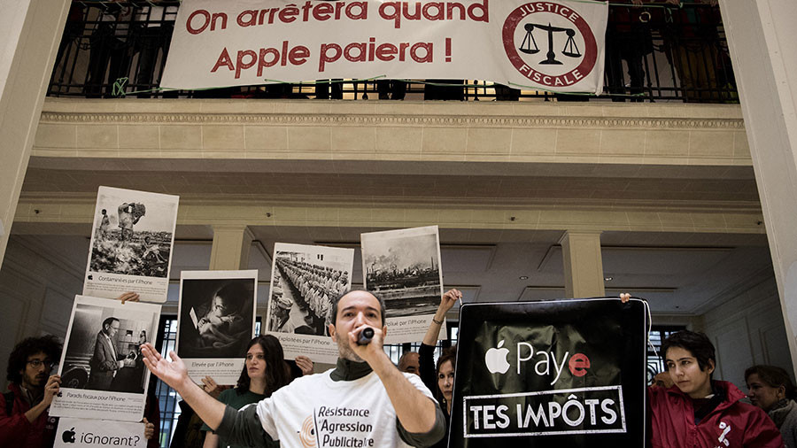 ‘Pay your tax!’: Activists target Apple stores across France over EU taxation row (VIDEO) 