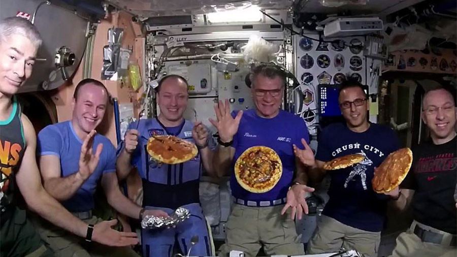 Earth’s crust: ISS crew's surprise pizza delivery (VIDEOS)