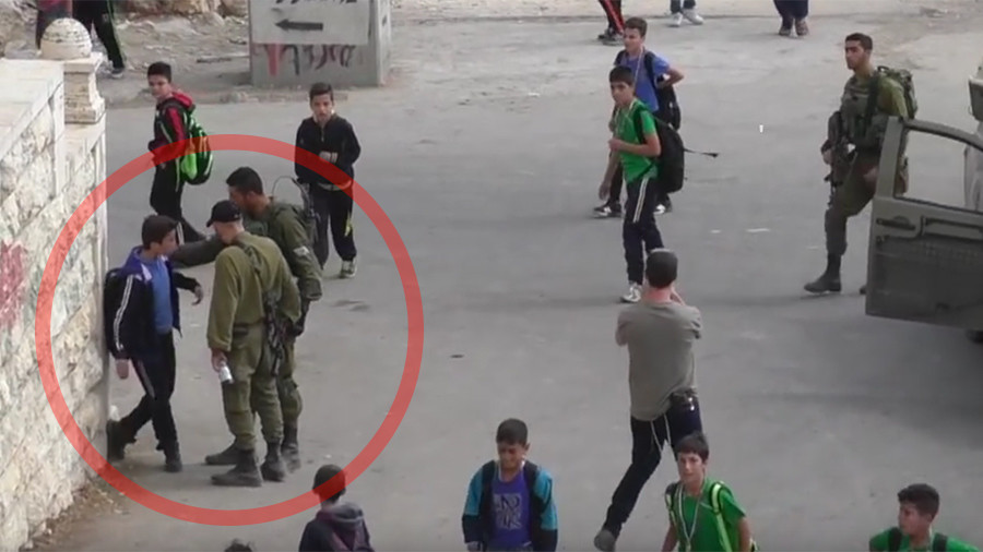 Israeli soldiers filmed harassing schoolchildren in occupied Hebron (VIDEO)