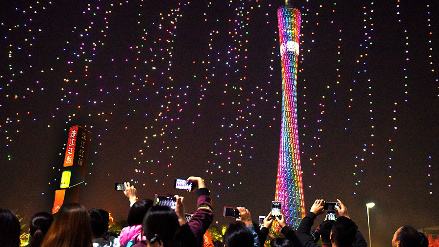 Over 1000 drones light up sky in magnificent record-setting display in China (VIDEOS)