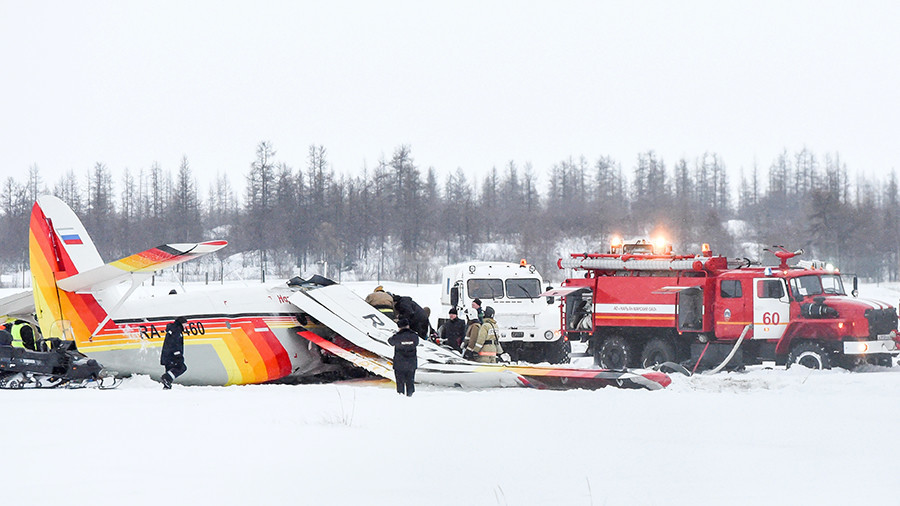 Siberia plane crash: Moment jet goes down, killing 3, caught on camera (VIDEO)