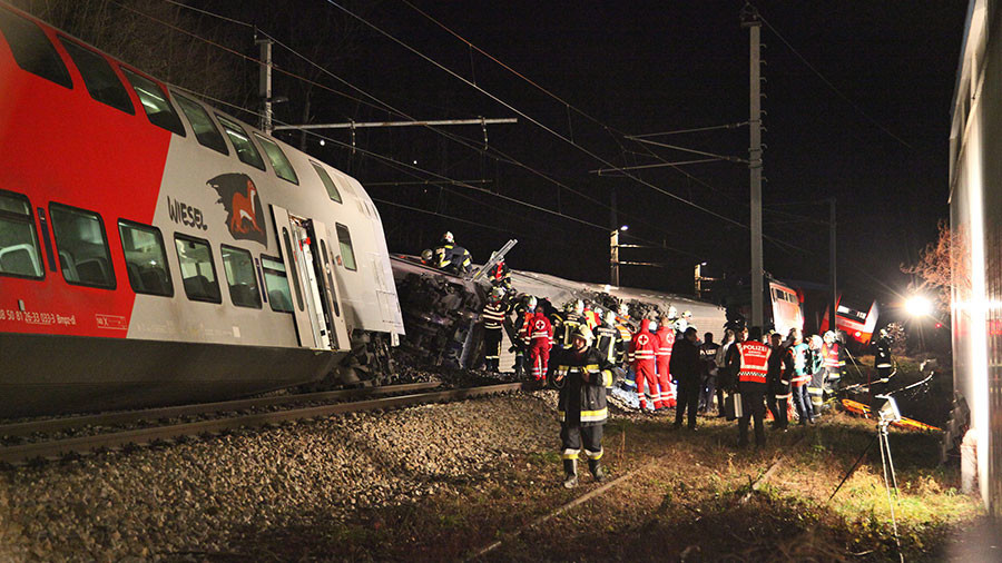 People injured as trains collide near Vienna, two carriages overturned (PHOTOS)