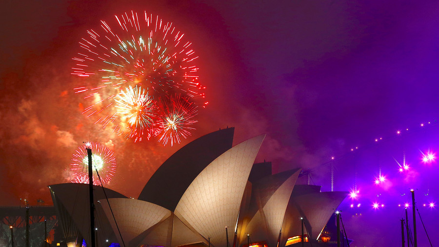 Hello 2018! Fireworks illuminate skies across the globe (VIDEOS)