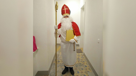 Santa's burqa? Austrian police make St Nicholas remove full-face beard