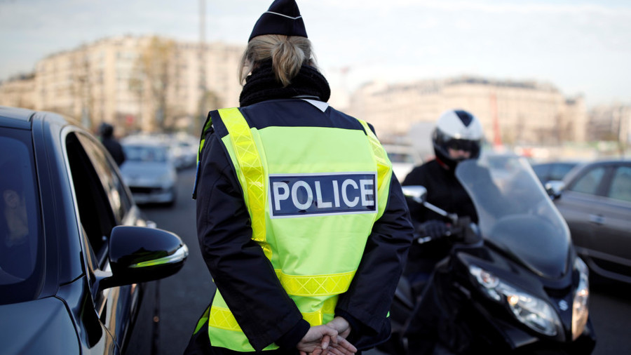 Macron vows to catch mob who launched frenzied NYE attack on police