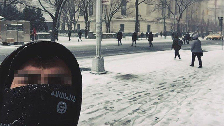 NYPD investigating ISIS supporters snapping selfies at Met & World Trade Center