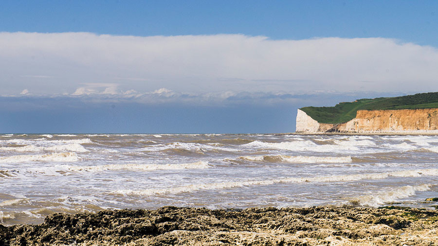 UK’s iconic Seven Sisters cliffs caught on camera shattering, falling into sea (VIDEO)
