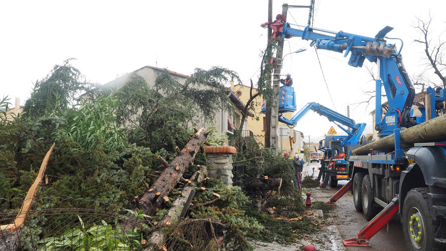 Tornado rips through 2 towns in French Pyrenees (VIDEO, PHOTOS)