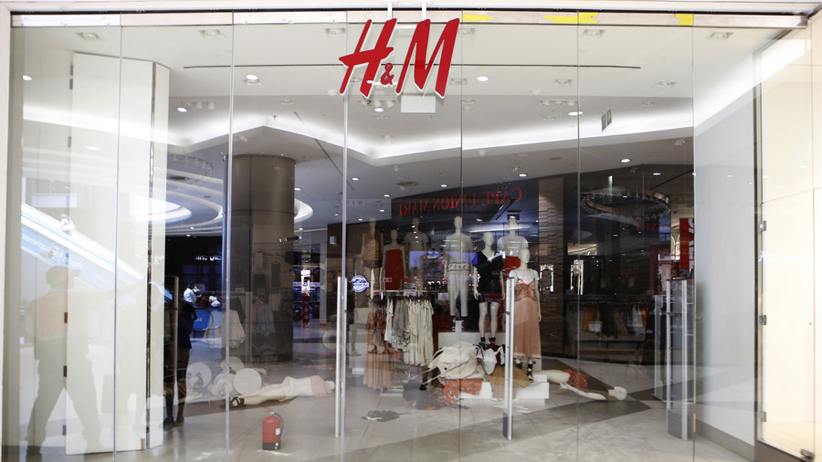 H&M stores trashed by anti-racism group over ‘monkey’ ad (VIDEOS, PHOTOS)