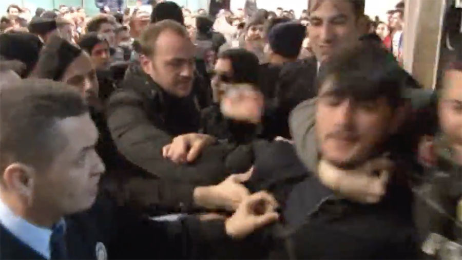 Arrival of Turkish star soccer player leads to scuffles at Istanbul Airport (VIDEO)