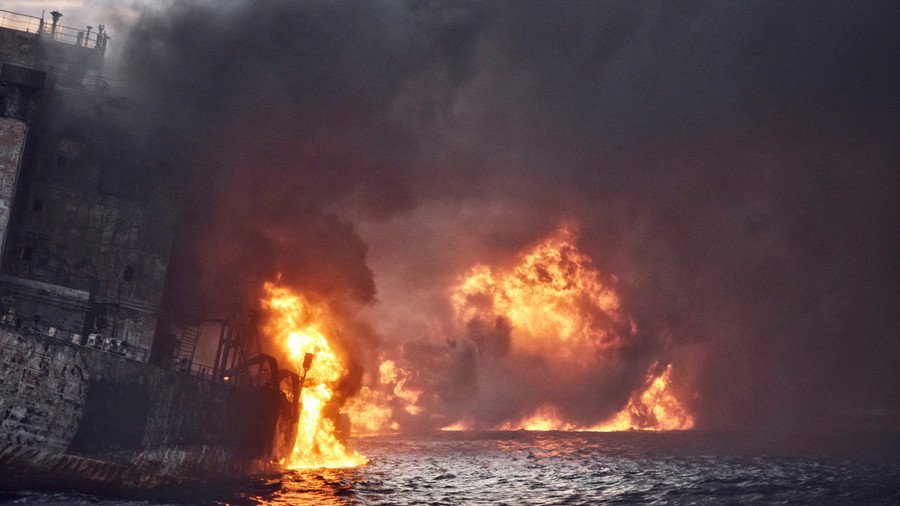 Worse than Exxon Valdez? Fears rise ‘all fuel escaped’ from ill-fated Iranian oil tanker (VIDEO)