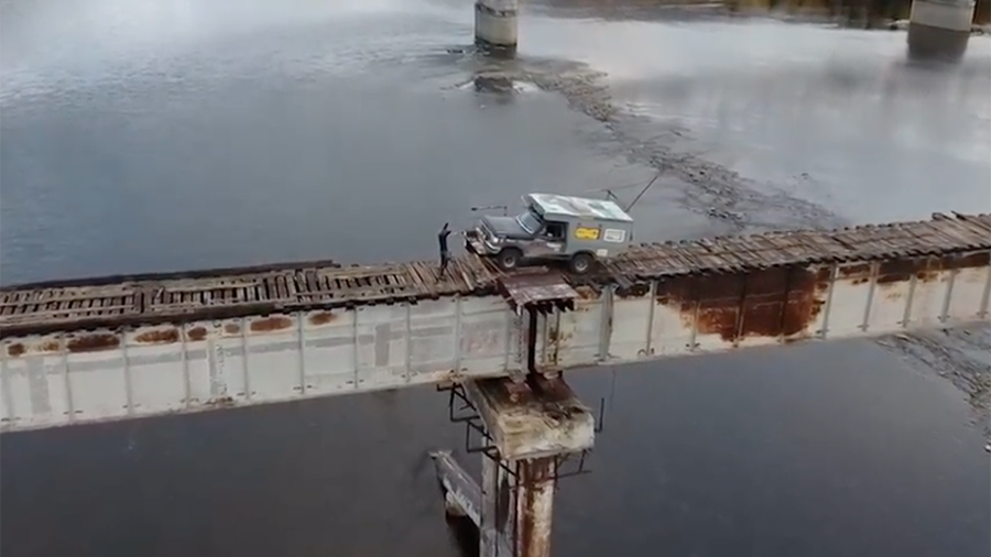Meanwhile in Russia: Trucker risks drive across terrifying Siberian bridge (VIDEO)