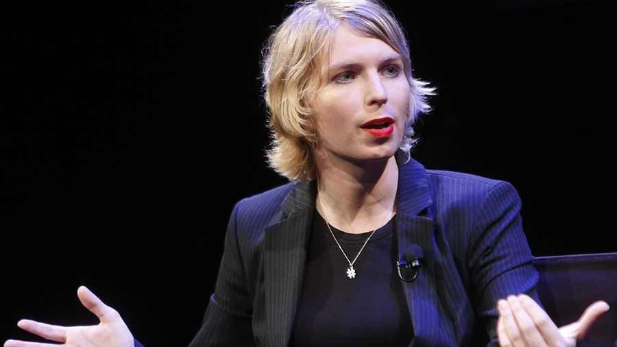 Chelsea Manning drops in to pro-Trump party in New York (PHOTO)