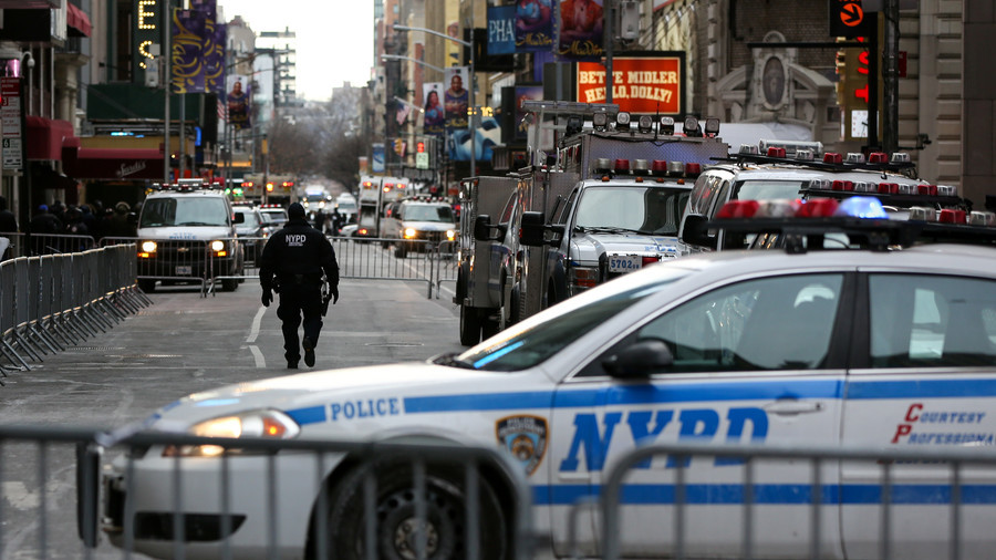 3 injured in Manhattan shooting near Empire State Building