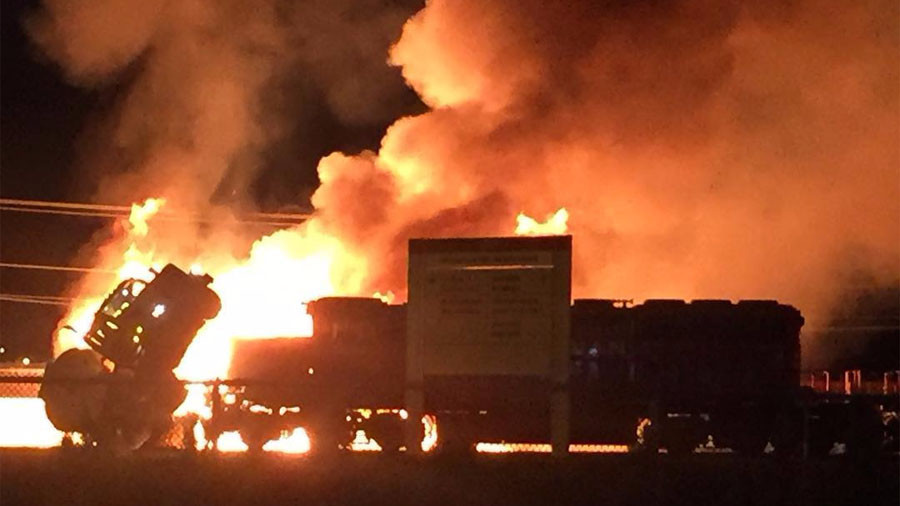 Massive blaze after train collides with gas tanker in Canada (PHOTOS, VIDEOS)