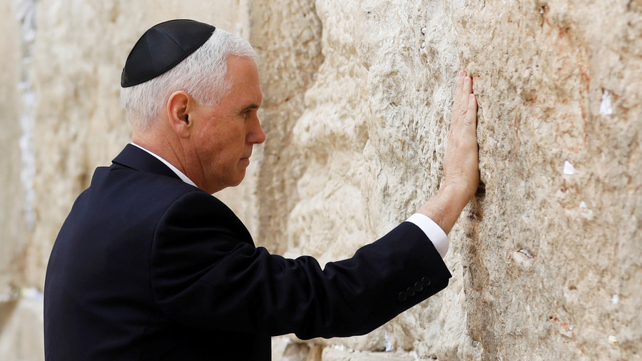 Female journalists ‘penned-in’ behind male colleagues for Pence Western Wall visit (PHOTOS, VIDEO)