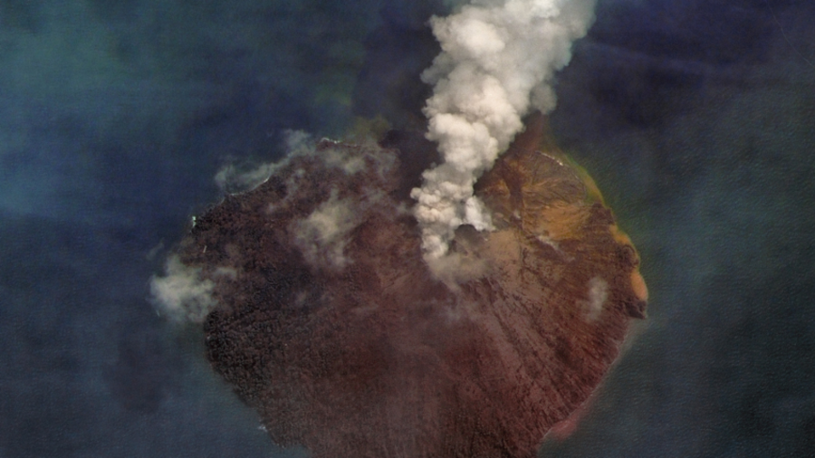 Satellite captures stunning close up image of volcanic eruption in Papua New Guinea (PHOTO)