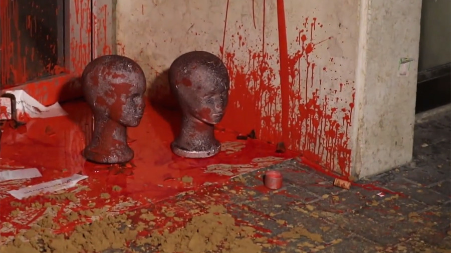 Doll heads covered in red paint left at Israeli migration office in anti-deportation stunt (VIDEO)