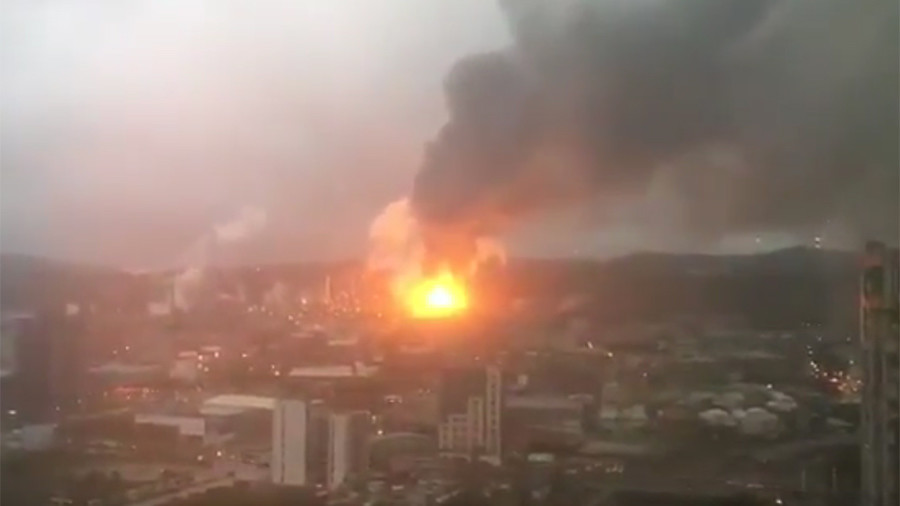 Massive fire engulfs Taiwan oil refinery after blast (PHOTOS, VIDEO)