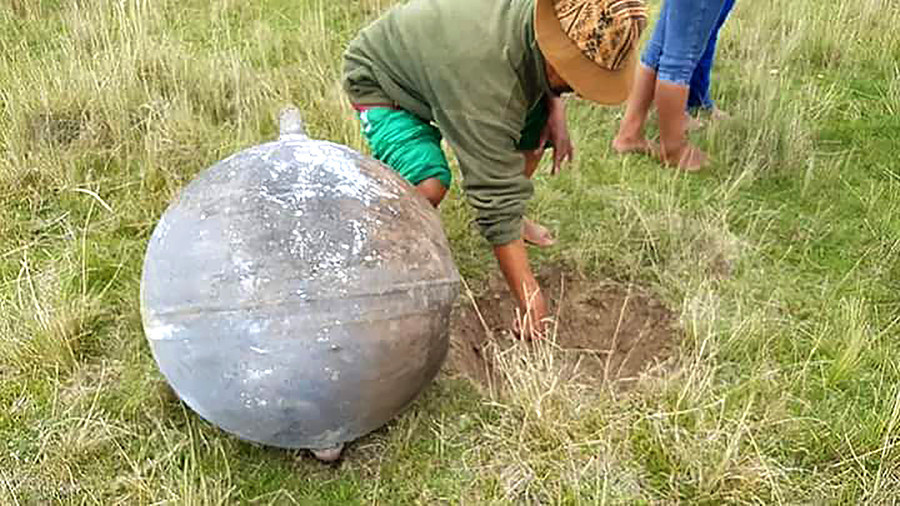 Mysterious satellite plummets to Earth in fireball (PHOTOS)