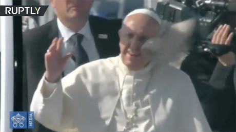 Pope Francis hit in face by object thrown from crowd before mass in Chile (VIDEO)