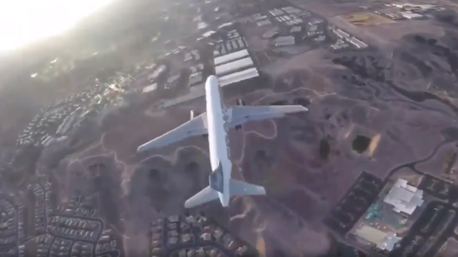 'Reckless' drone flies dangerously close to landing plane in Vegas (VIDEO)