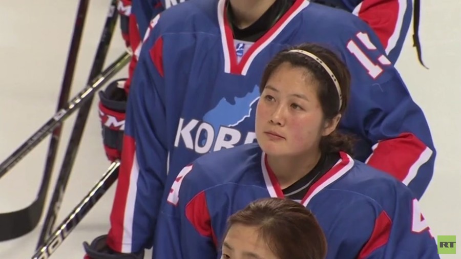 Protest & cheers at warm-up game for unified Korean Olympic hockey team (PHOTO, VIDEO)