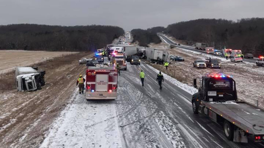 Highway havoc: 100-vehicle pile-up sparks carnage in icy Missouri (VIDEO)