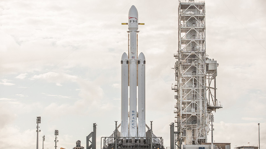 SpaceX heavy rocket takes Tesla car into orbit in test blast-off (VIDEO)