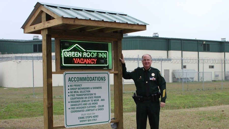 Don’t stay at ‘Green Roof Inn,’ Florida sheriff warns