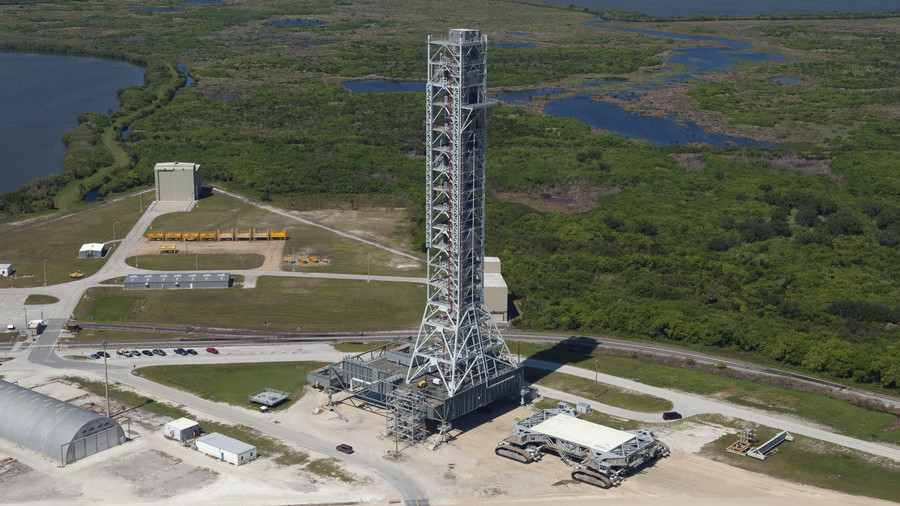 Waste of space? NASA’s $1bn mobile launch tower may work only once