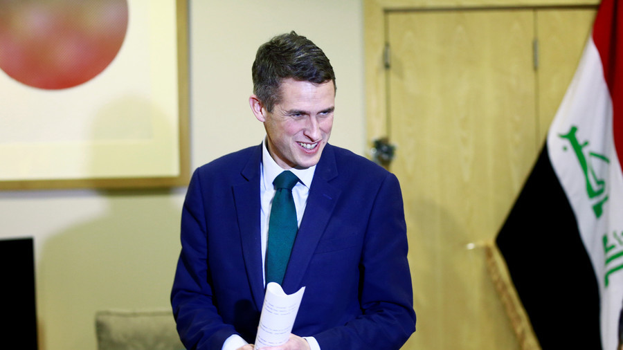 ‘Nod & carry notes’: Footage emerges of Gavin Williamson being mocked in Parliament (VIDEO)