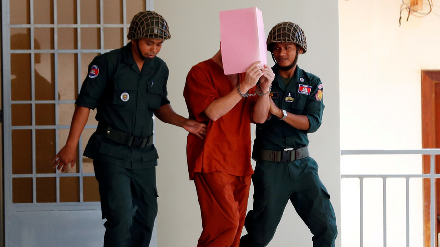 ‘Pornographic Pub Crawl’: Briton given 1yr suspended sentence in Cambodia (GRAPHIC PHOTO)