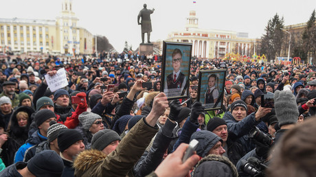 Thousands across Russia commemorate victims of deadly Kemerovo mall fire (VIDEO)