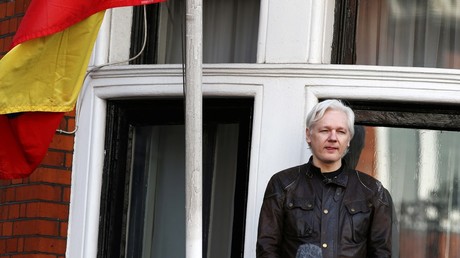 Noam Chomsky and John Pilger join calls demanding Ecuador stop ‘gagging’ Assange