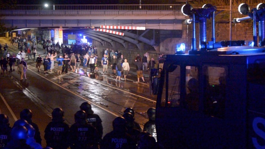 German police deploy water cannon as football fans’ celebrations descend into chaos (VIDEO)