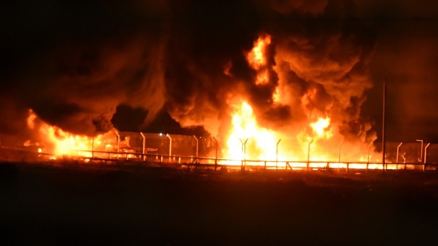 Gaza border crossing set ablaze as Palestinian protesters ‘damage gas pipelines’ – IDF