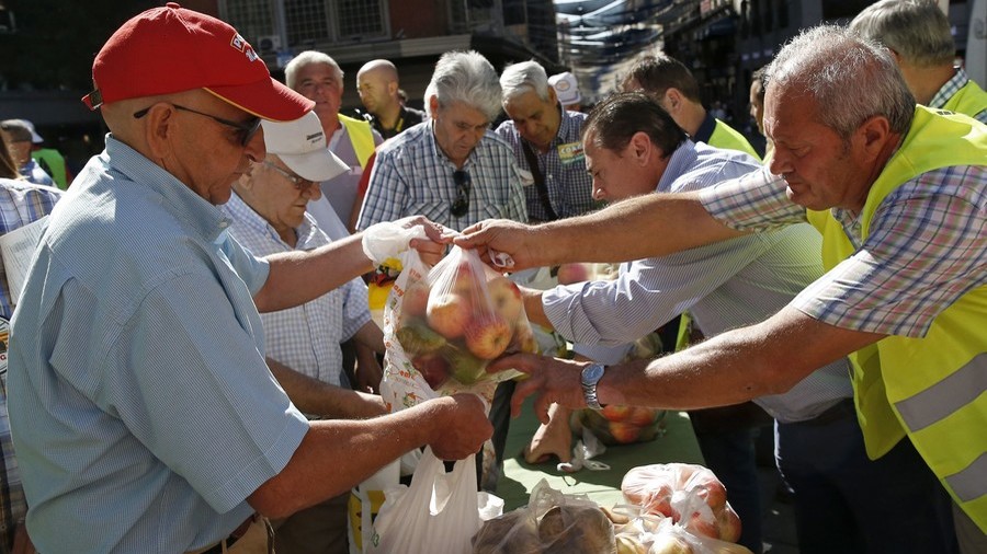 Almost 80 percent of Russians say they are not affected by Western sanctions