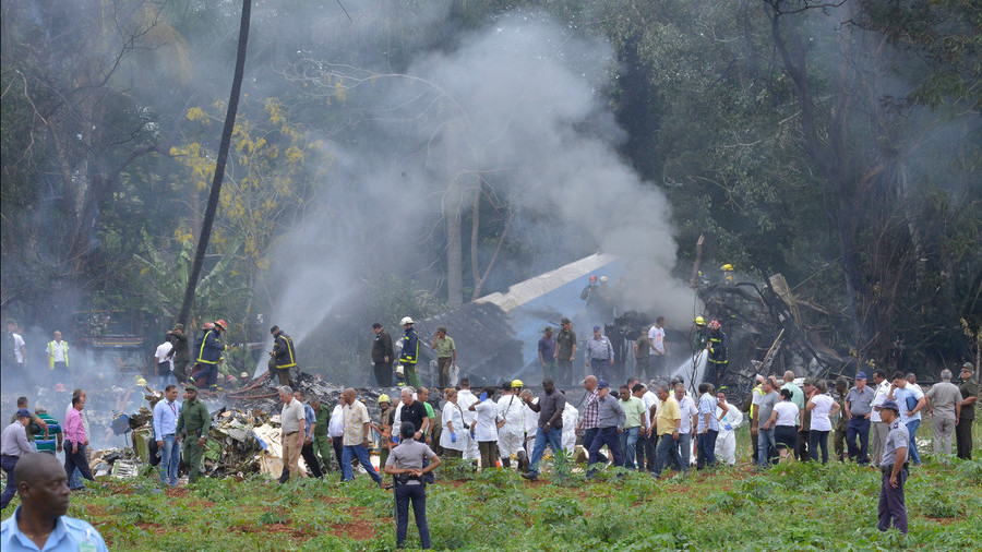 Boeing 737 with over 100 on board crashes at Cuban airport