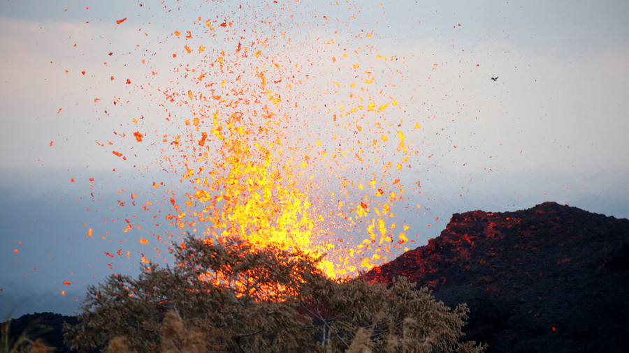 Man injured by lava during eruption in Hawaii, experts call for wider evacuations (VIDEOS)