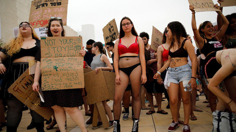 ‘Not your toy’: 5,000 feminists go on topless SlutWalk in Tel Aviv in spirit of #MeToo (PHOTOS)