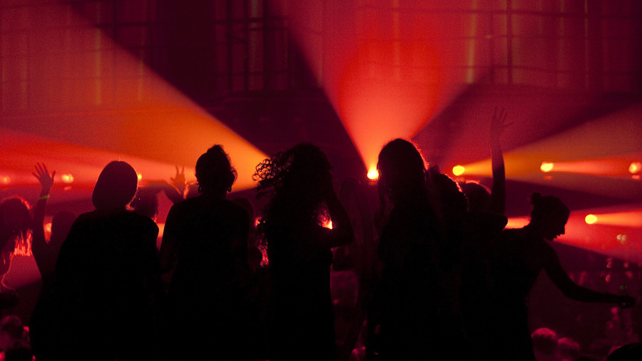 Dancing FBI agent accidentally fires gun, injures Denver nightclub patron (VIDEO)