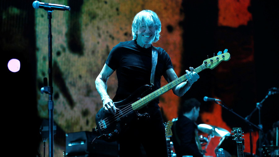 ‘Wish You Were Here’: Roger Waters displays pro-Assange message at Berlin gig (PHOTOS)