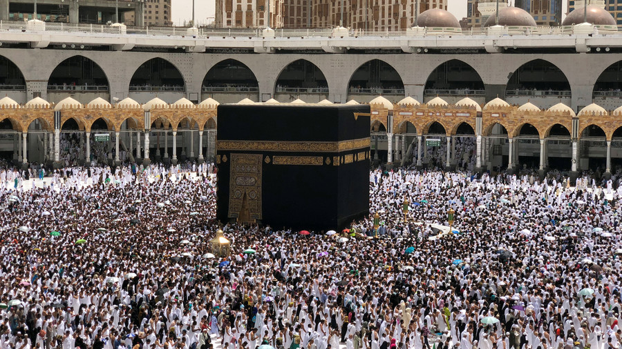 Ramadan suicide: Man jumps to his death into crowds at Mecca’s Grand Mosque (VIDEO)