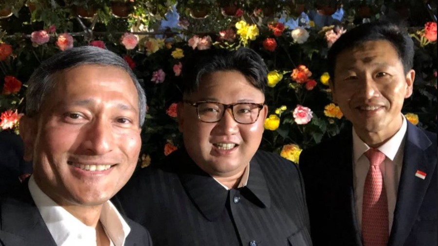 Supreme selfie: Kim Jong-un flashes cheesy grin as he tours Singapore before Trump summit (PHOTO)