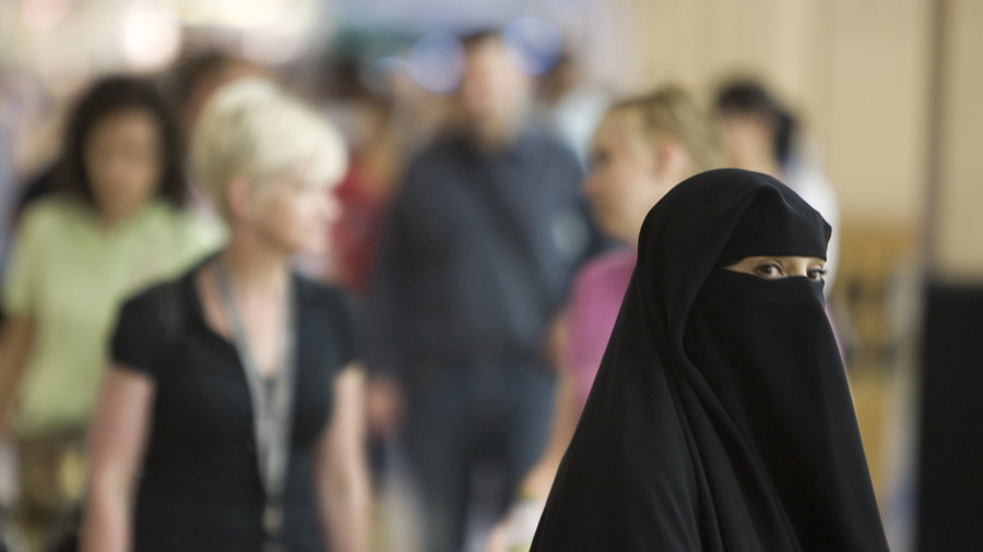 Promoting diversity? Teacher wears full face Muslim veil, reads from Koran in Swiss school