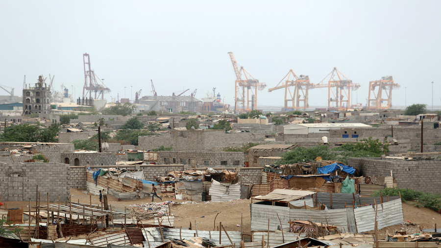 Hundreds killed and thousands flee as Saudi-led forces bomb Yemeni port to ‘liberate’ it