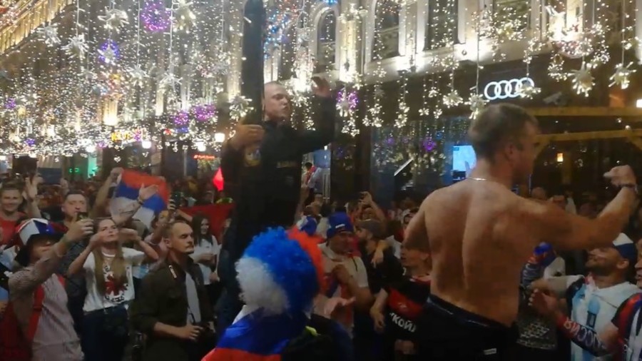 Jubilant Russians fill streets after World Cup win over Egypt (VIDEO)